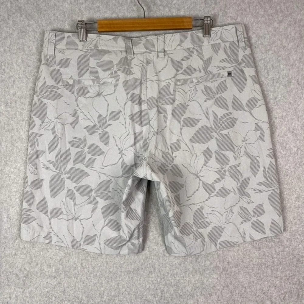 Travis Mathew Shorts Mens 38 Golf Heather Microchip Haole Boy Performance Chino‎